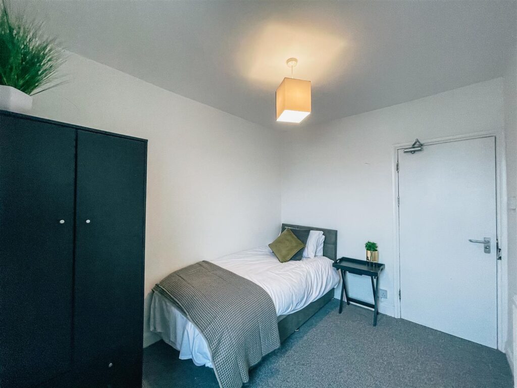 Newport Road Room 10, Cardiff