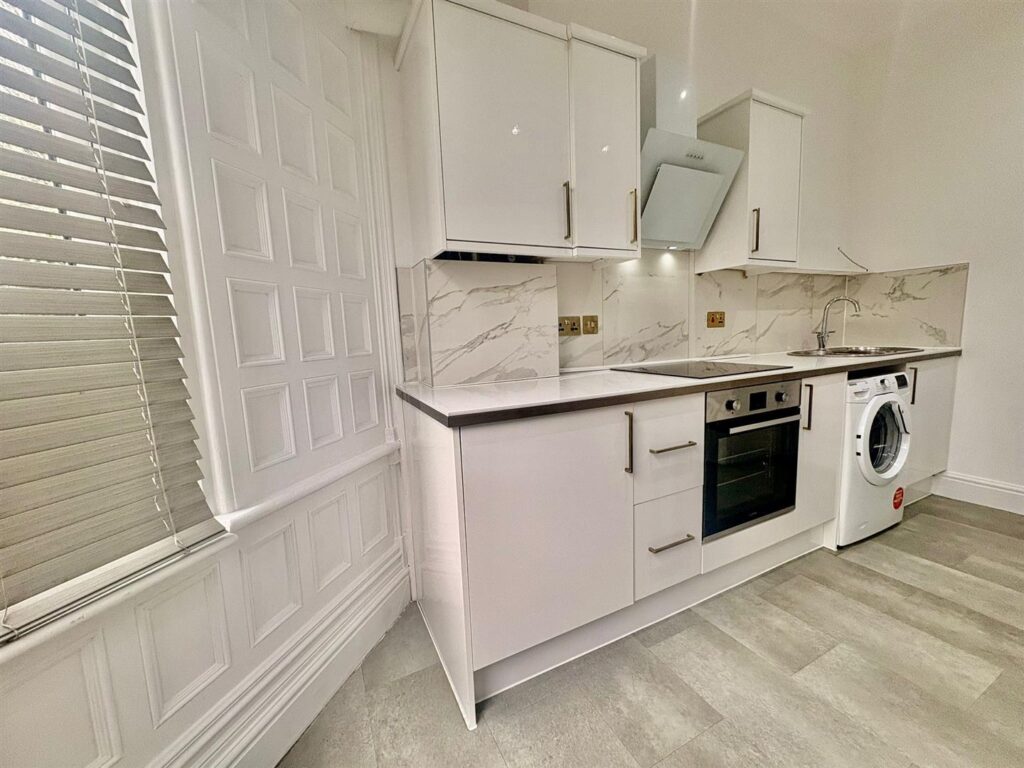 Connaught Road, Flat 1, Cardiff