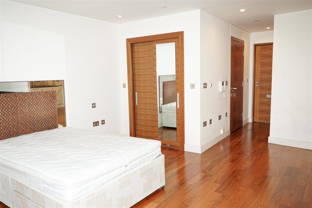 Hayes Apartments, Cardiff City Centre, CF10 1BZ