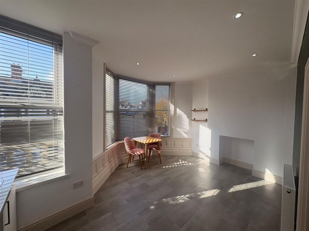 Connaught Road, Flat 2, Cardiff